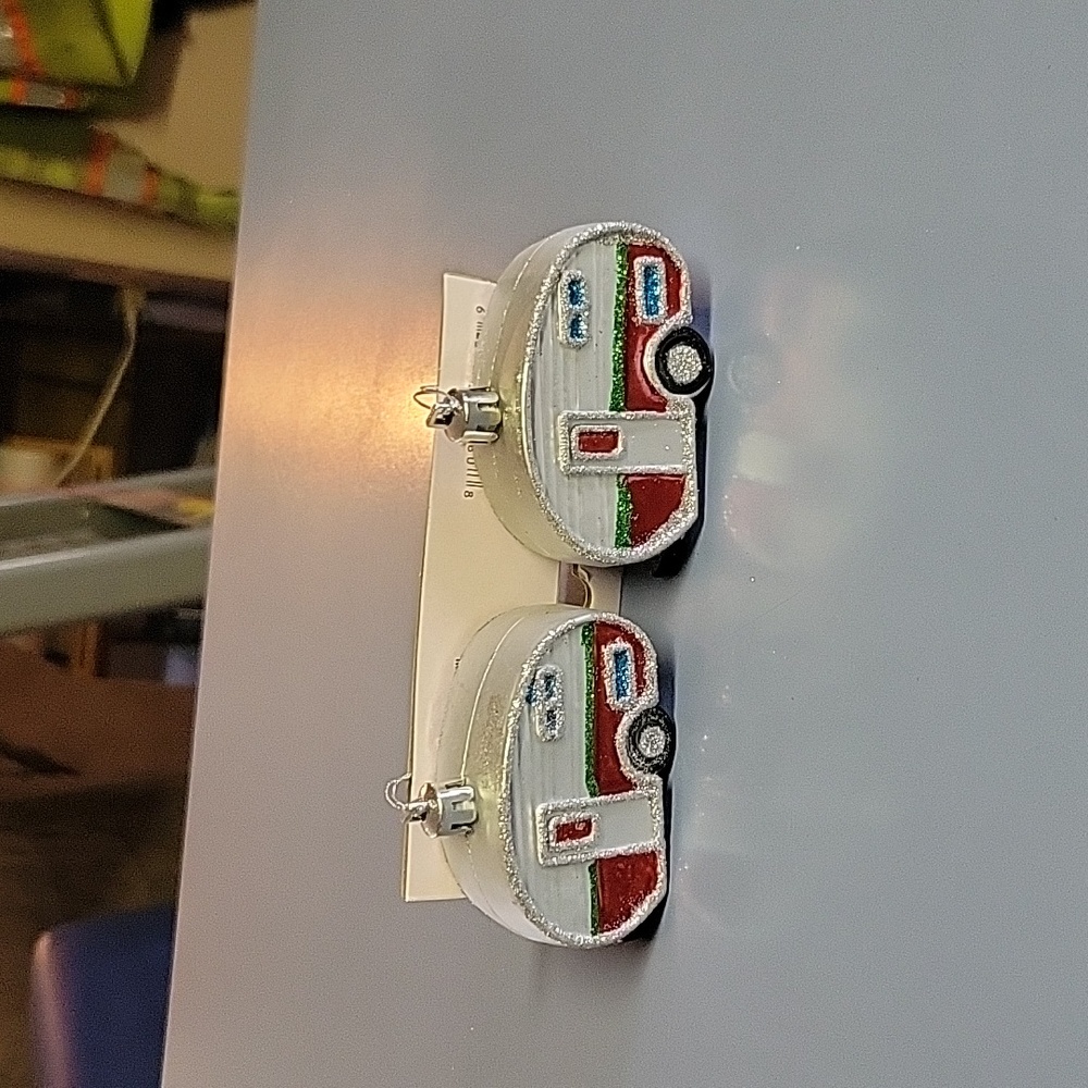 NWT Pack of two plastic camper Christmas tree ornaments. Red and silver - Picture 4 of 4